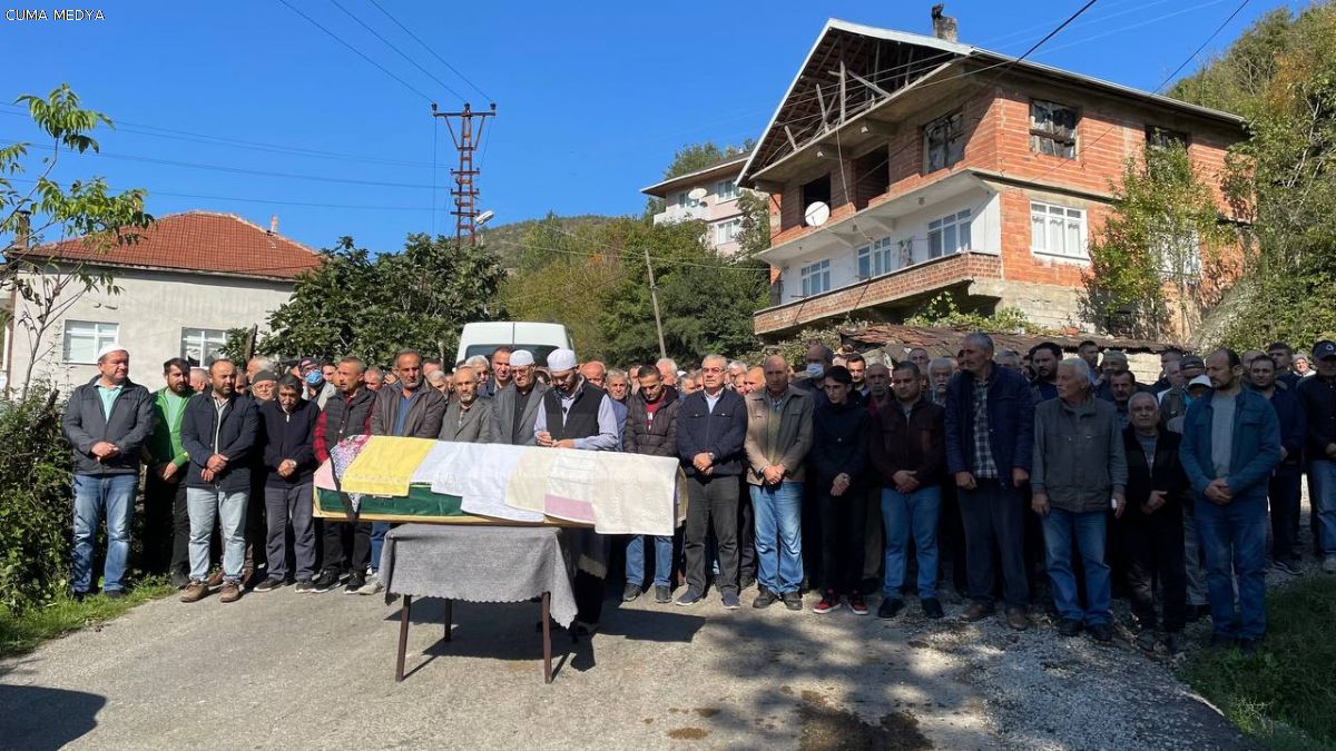 İstanbul'da çekiçle öldürülen kadın Çaycuma'da defnedildi
