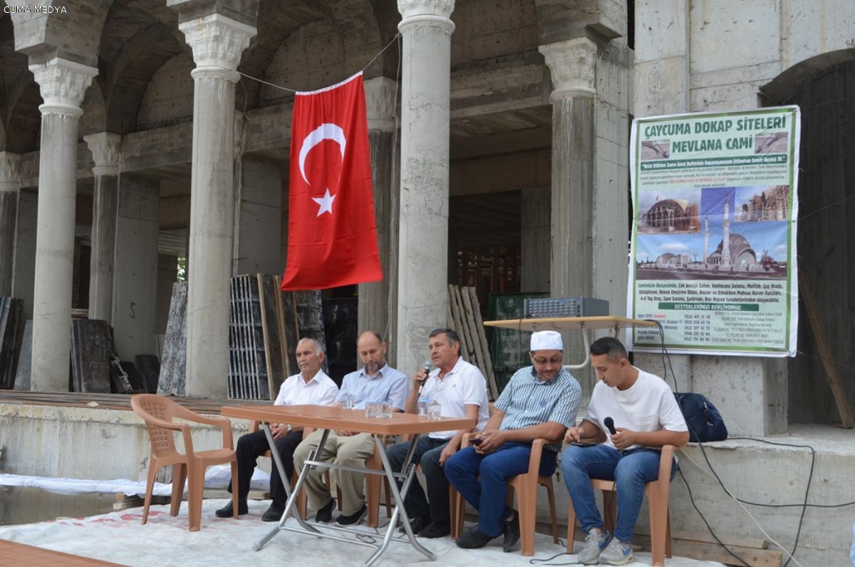 Mevlâna Cami Derneği'nden aşure etkinliği