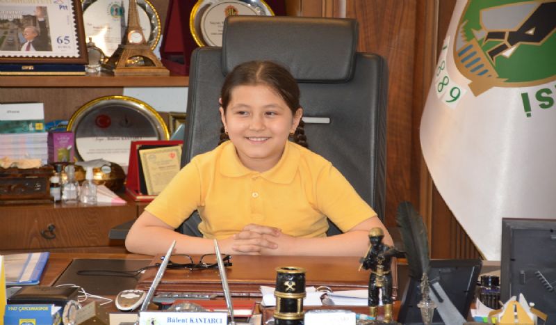 Koltuğunu Raiba Verimbaş’a bıraktı