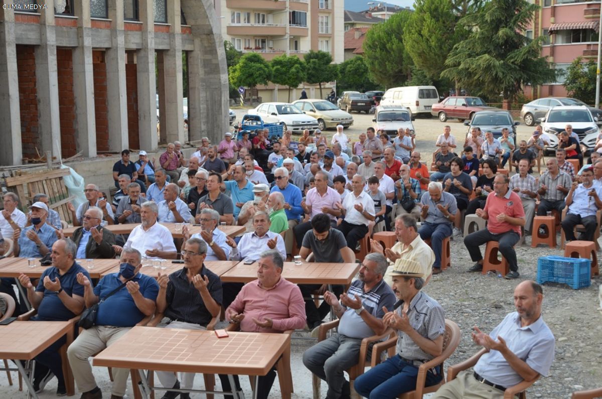 Mevlâna Cami Derneği'nden aşure etkinliği