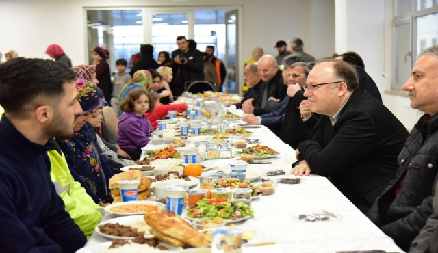 Depremzede ailelerle iftarda buluşuldu