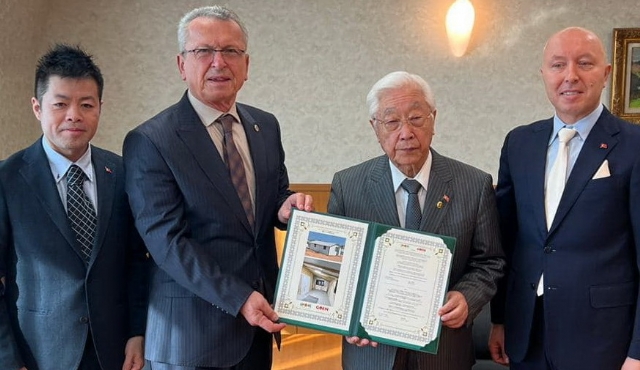 Japonya'dan depremzedelere bir ev