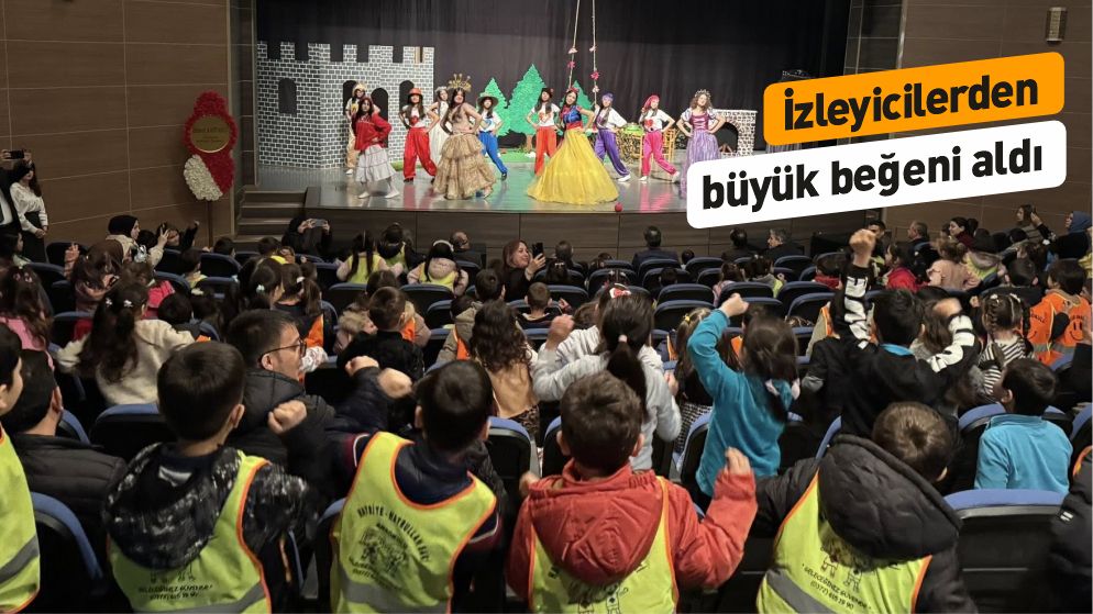 Lise Öğrencilerinden Tiyatro Gösterisi