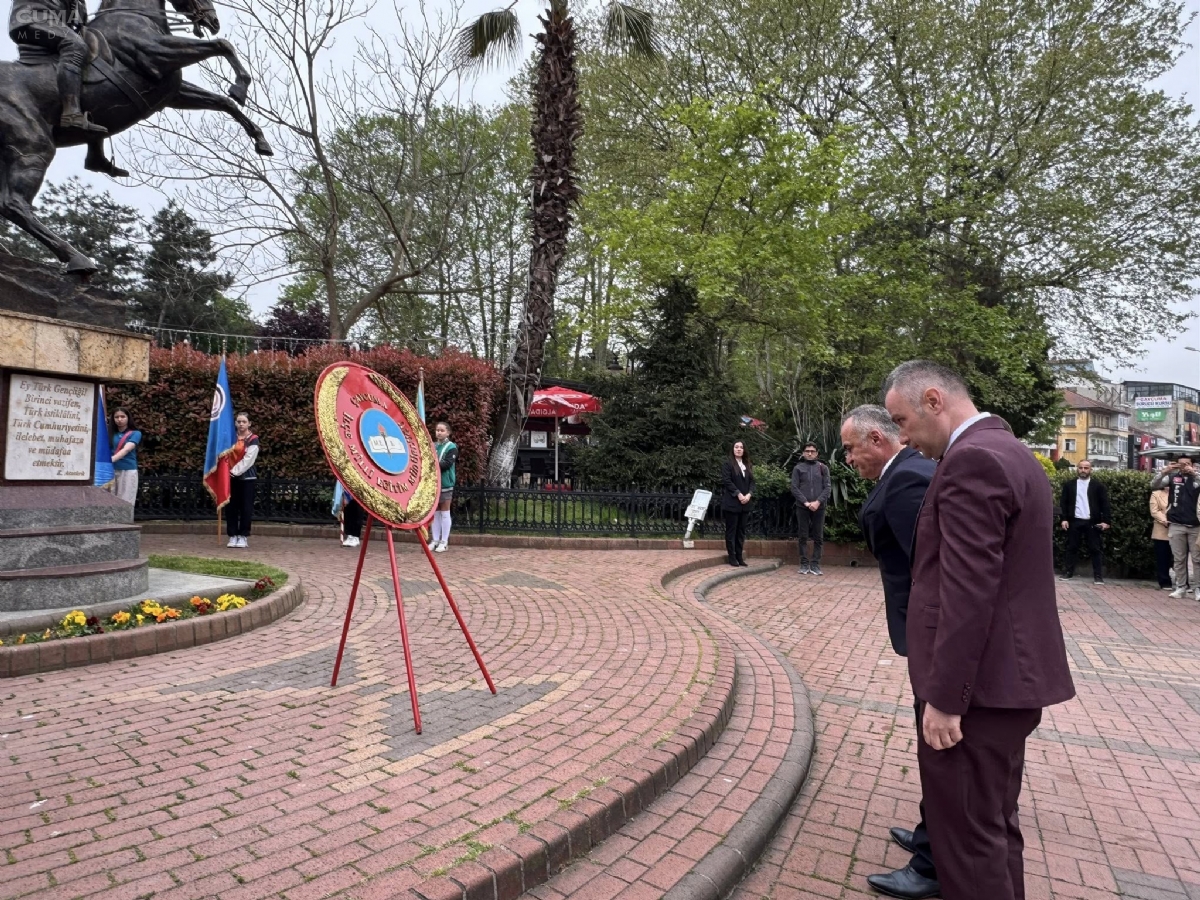 23 Nisan Coşkusu Anıt Önünde Başladı