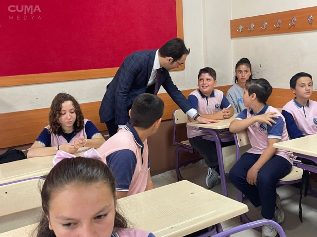 Öğrenciler karnelerini aldı