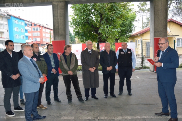 Çaycuma'da çiftçilere koyun ve kuzu dağıtıldı