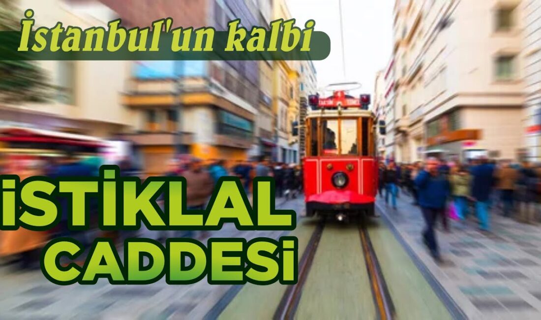 İstiklal'in atmosferi her zaman canlı ve renkli.