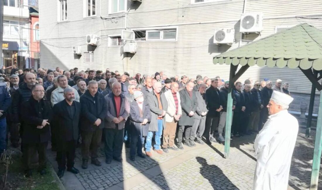 Depremde Hayatını Kaybedenler için Namaz kalındı
