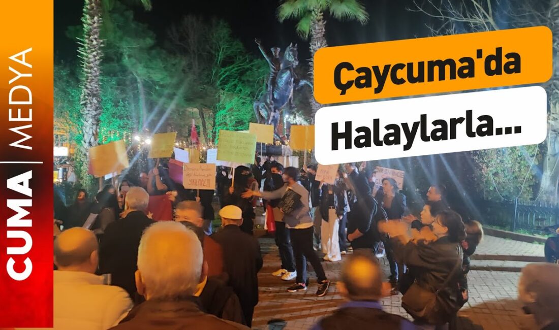Üniversite öğrencileri etkinliğe renk kattı.