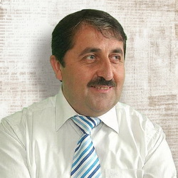 Ercan Karakuş yazar fotoğrafı