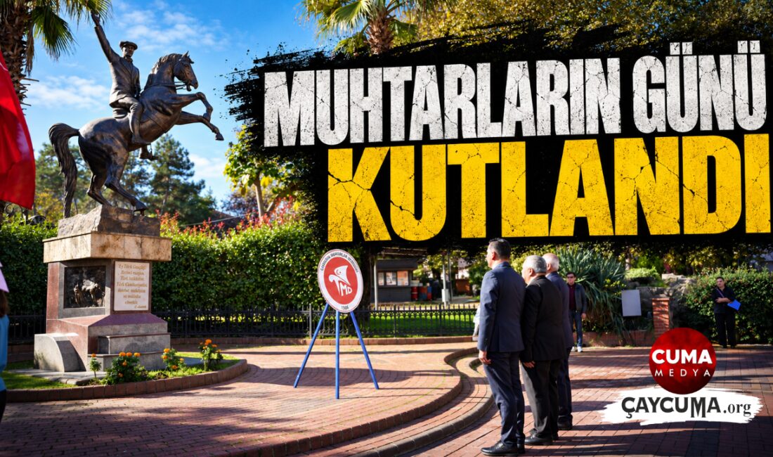 Atatürk Anıtı'na çelenk sunuldu