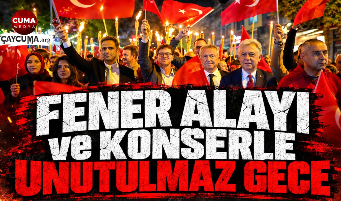 Fener alayı, havai fişek gösterisi ve konserle Cumhuriyet Coşkusu